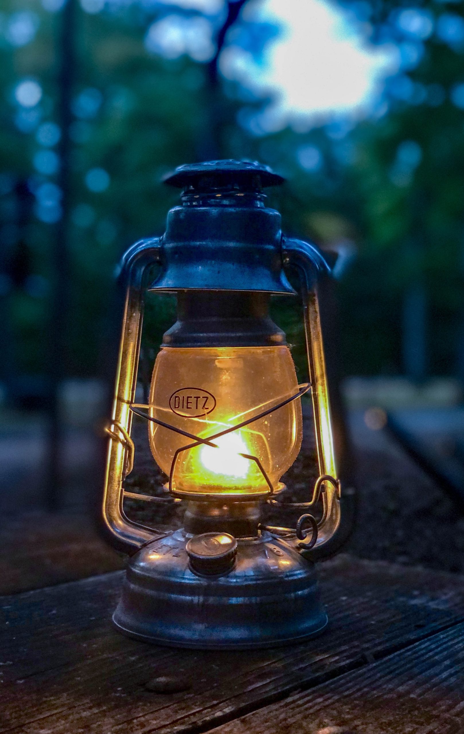 You are currently viewing “Illuminating the Outdoors: Choosing the Perfect Camping Lantern”